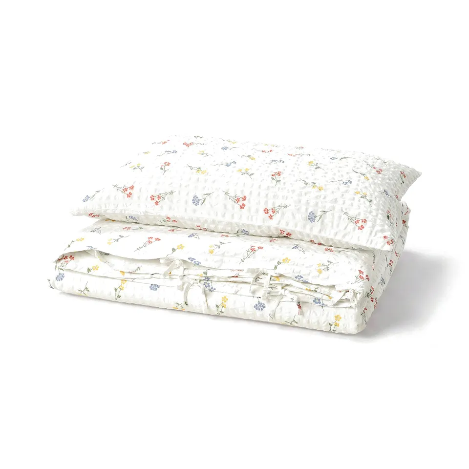 Folded seersucker duvet set, white with multicoloured floral prints, rectangular.
