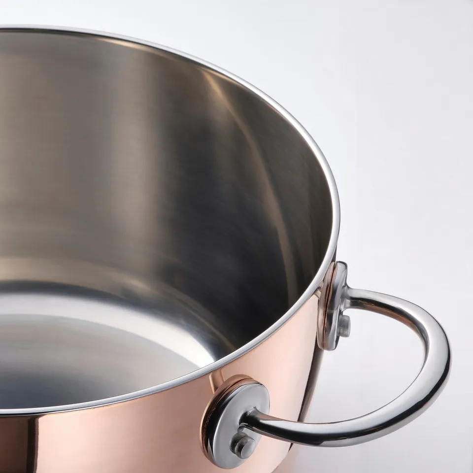 Stainless steel interior, copper body, sturdy handles.