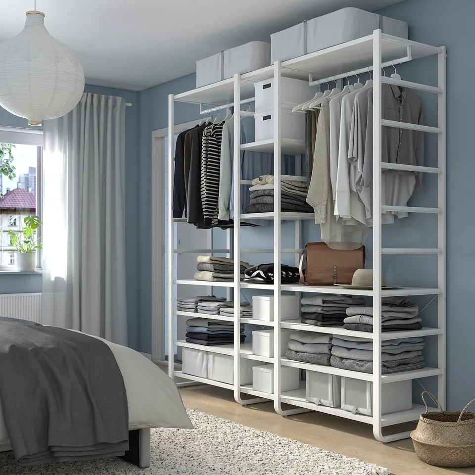 ELVARLI in a room