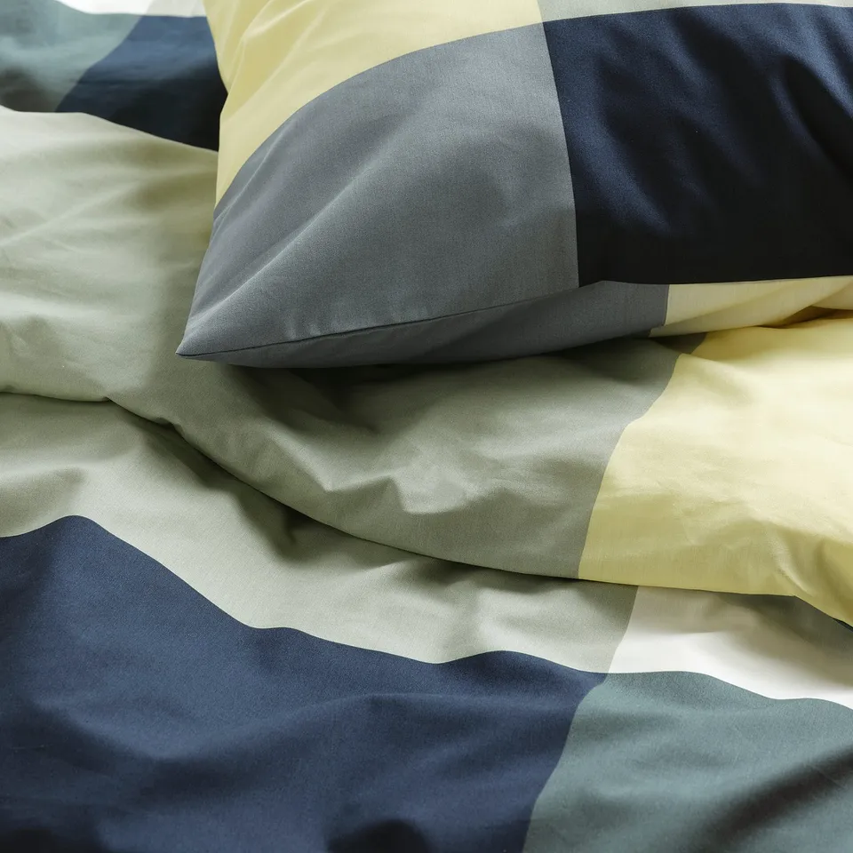part: BRUNKRISSLA duvet cover and 2 pillowcases