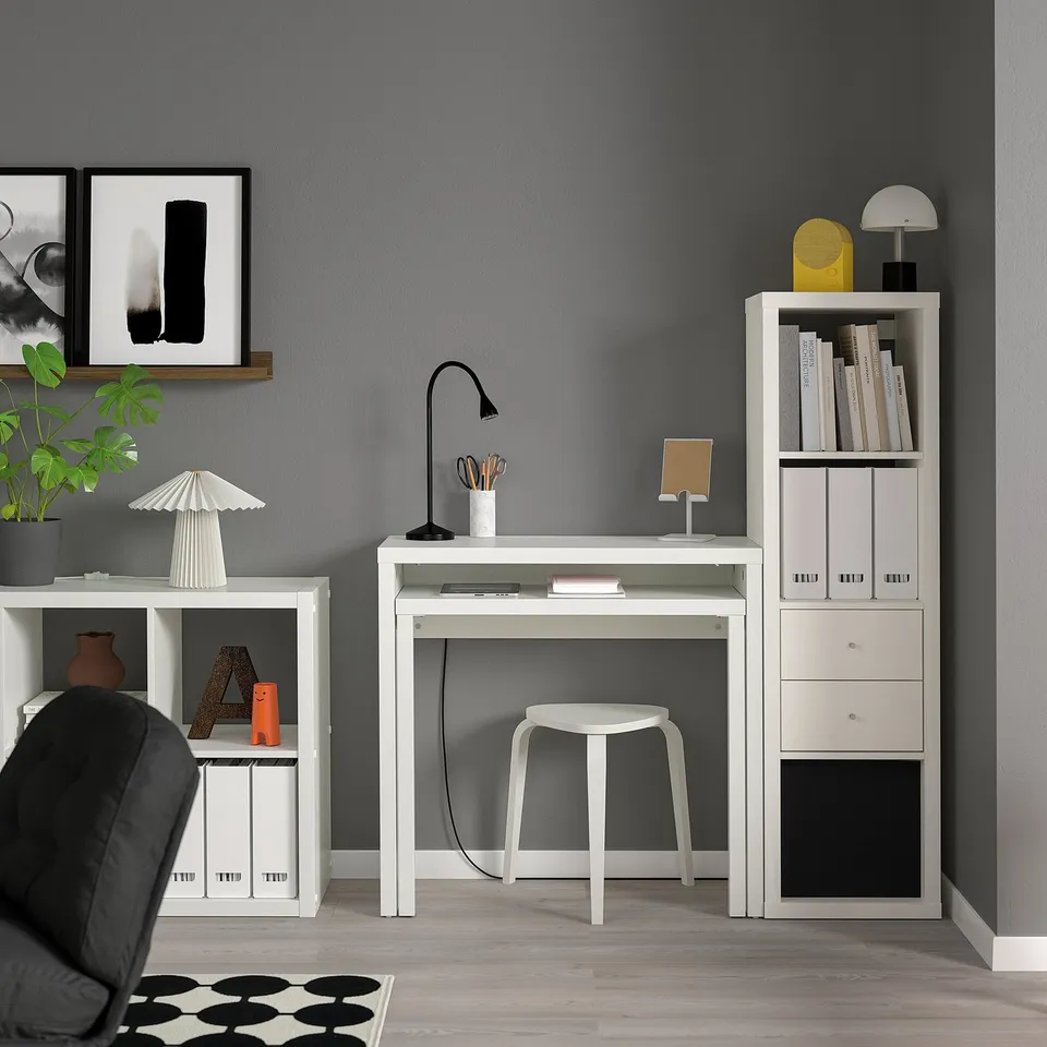 LÄNGDHOPP in a room