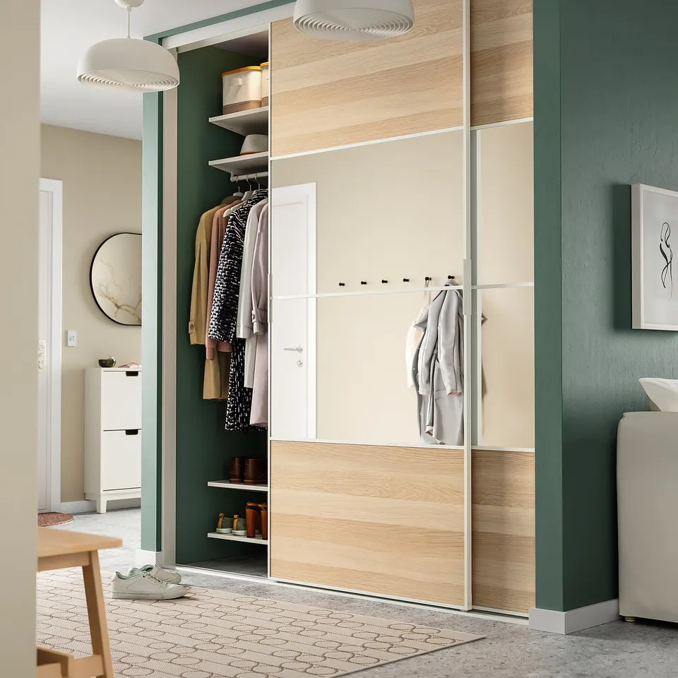 SKYTTA / MEHAMN/AULI in a room