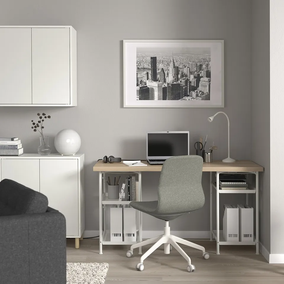 LAGKAPTEN / SPÄND in a room