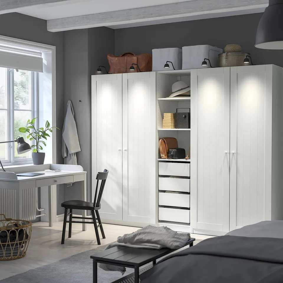 PAX / GULLABERG in a room