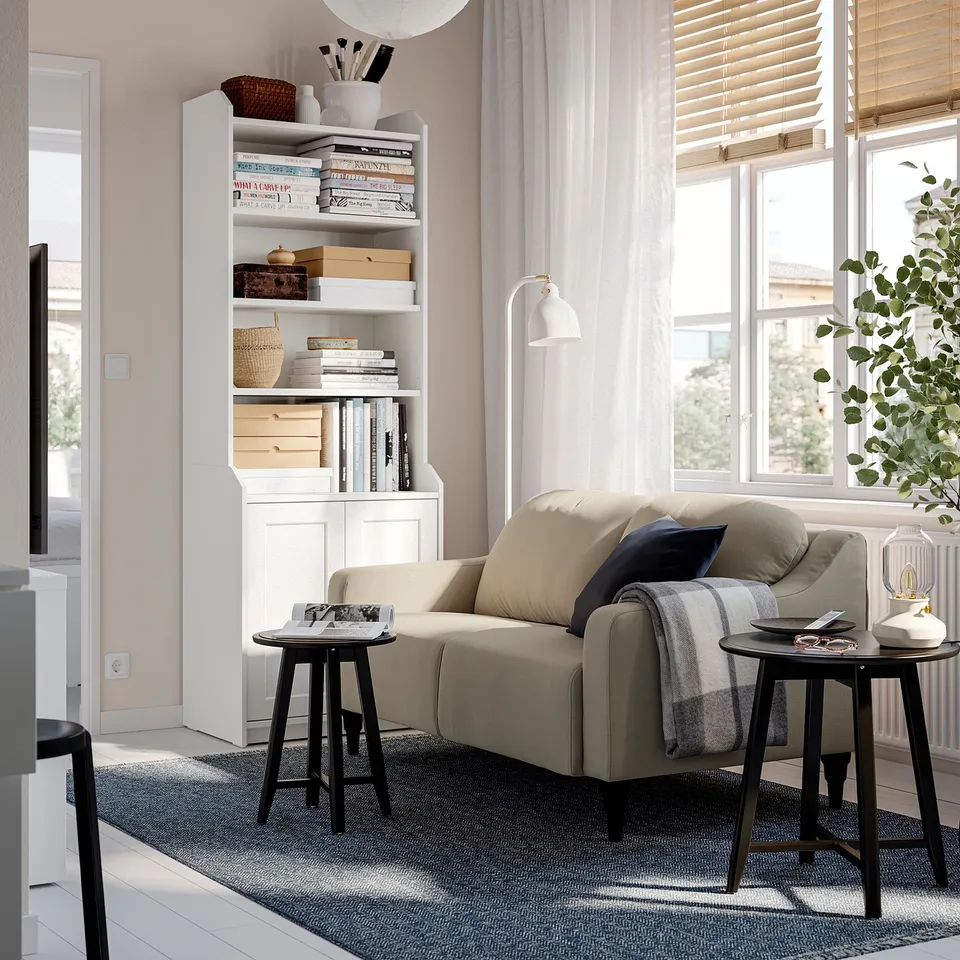 GULLVALLA in a room