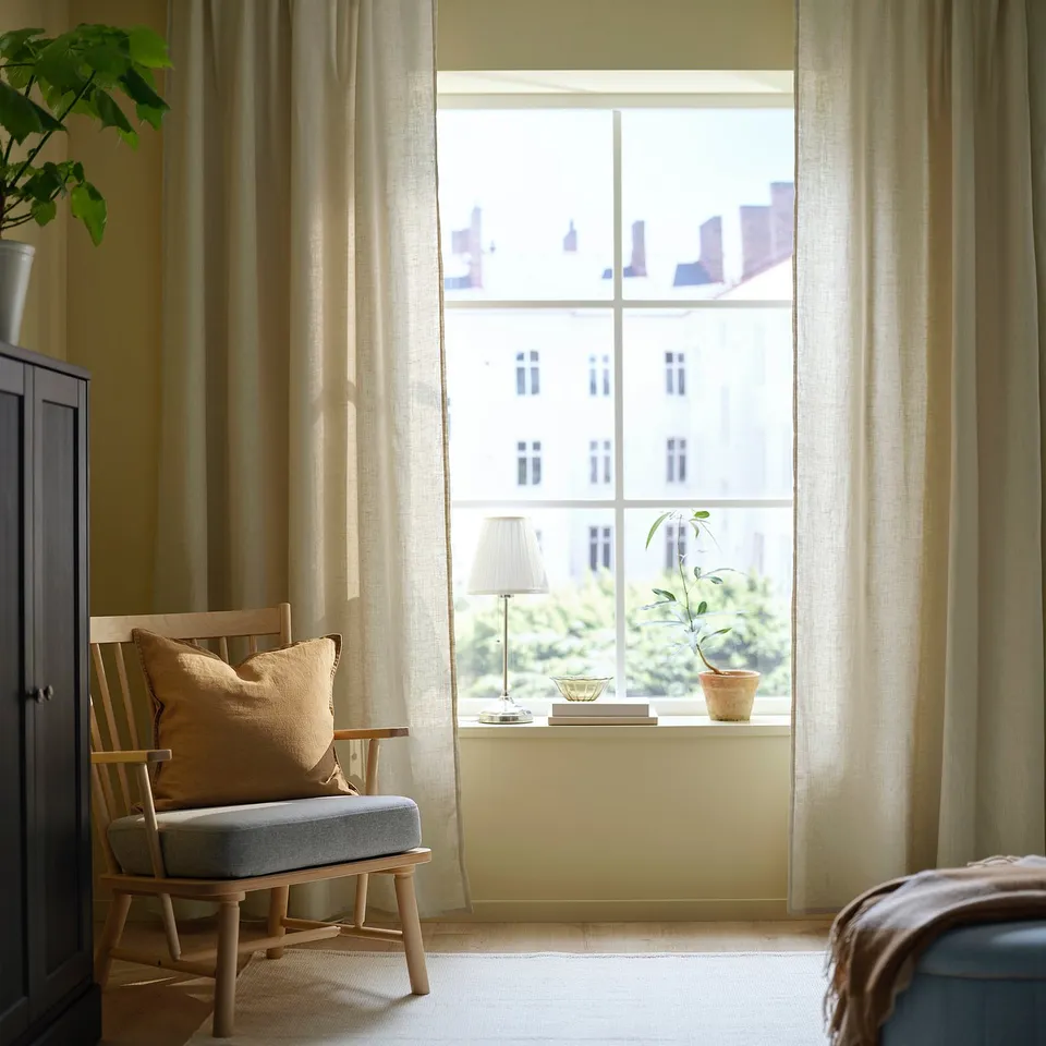 DYTÅG in a room