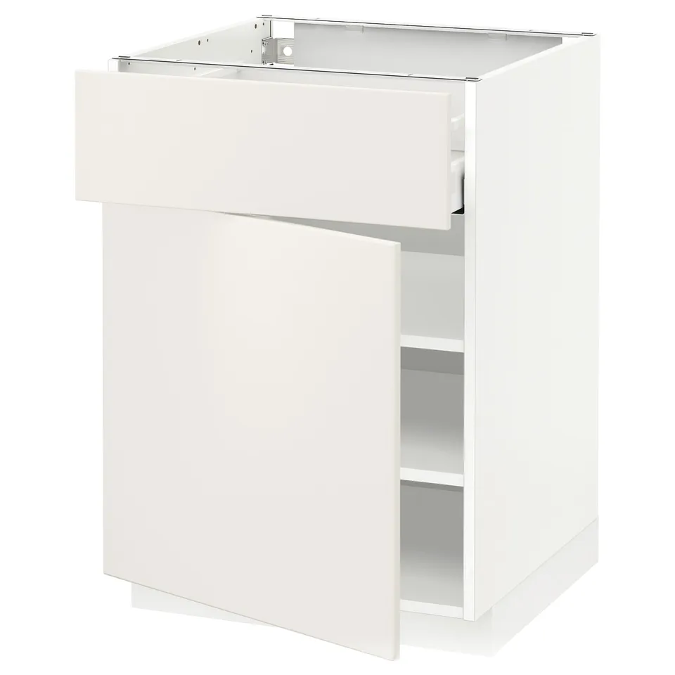 White METOD kitchen cabinet with smooth veddinge doors.