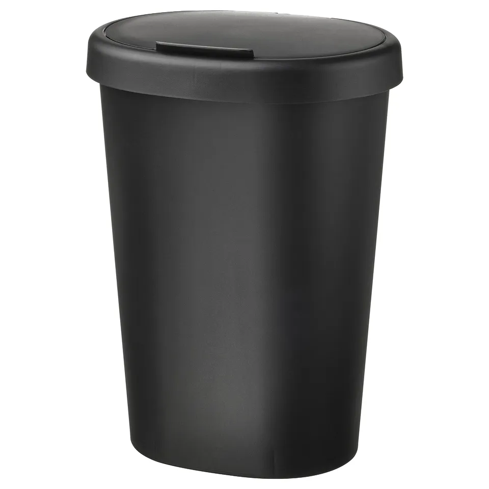 A black HÖLASS waste sorting bin with a lid. Its made of polypropylene plastic and has a cylindrical shape with rounded corners.