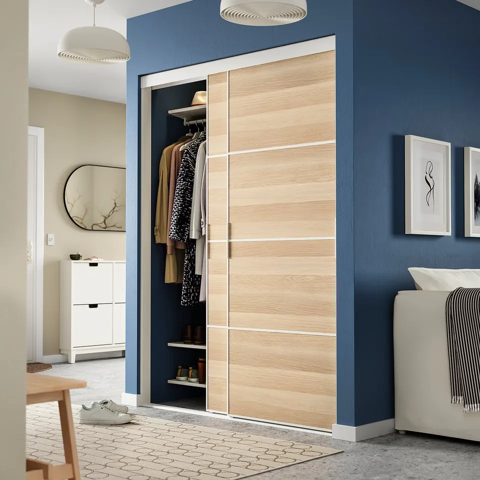 SKYTTA / MEHAMN in a room