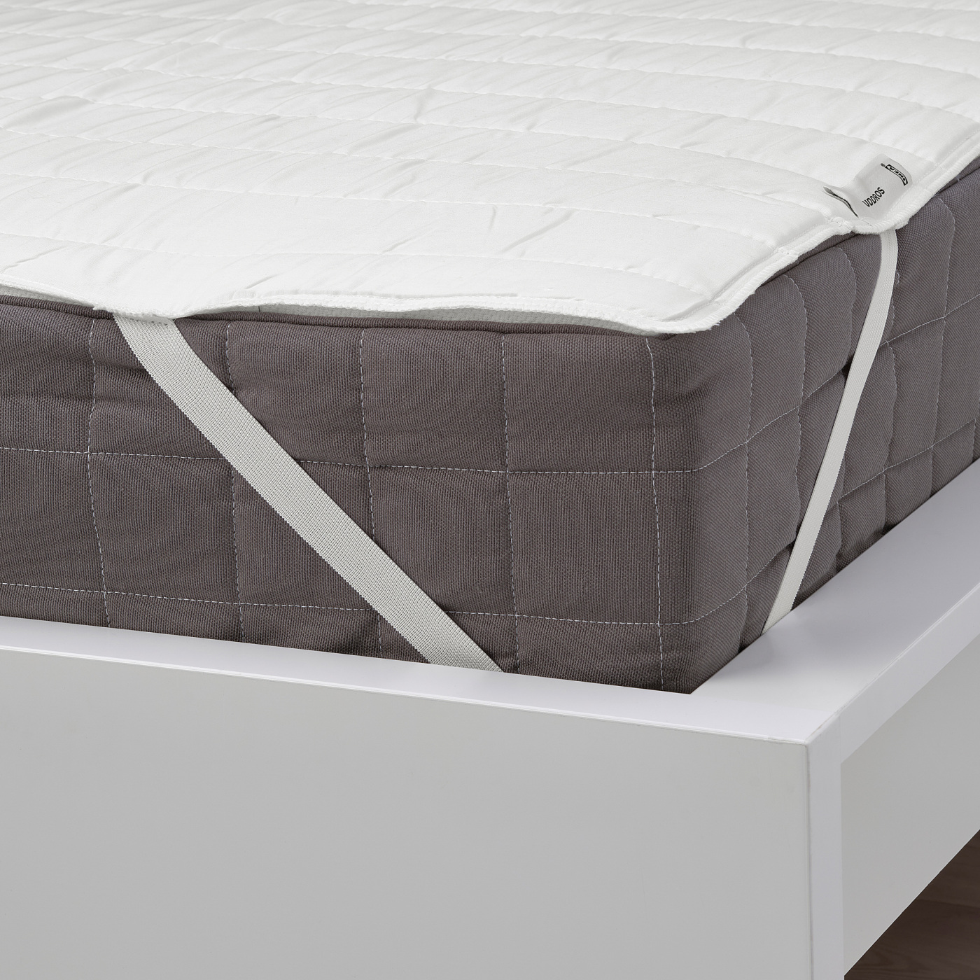 part: LUDDROS mattress protector