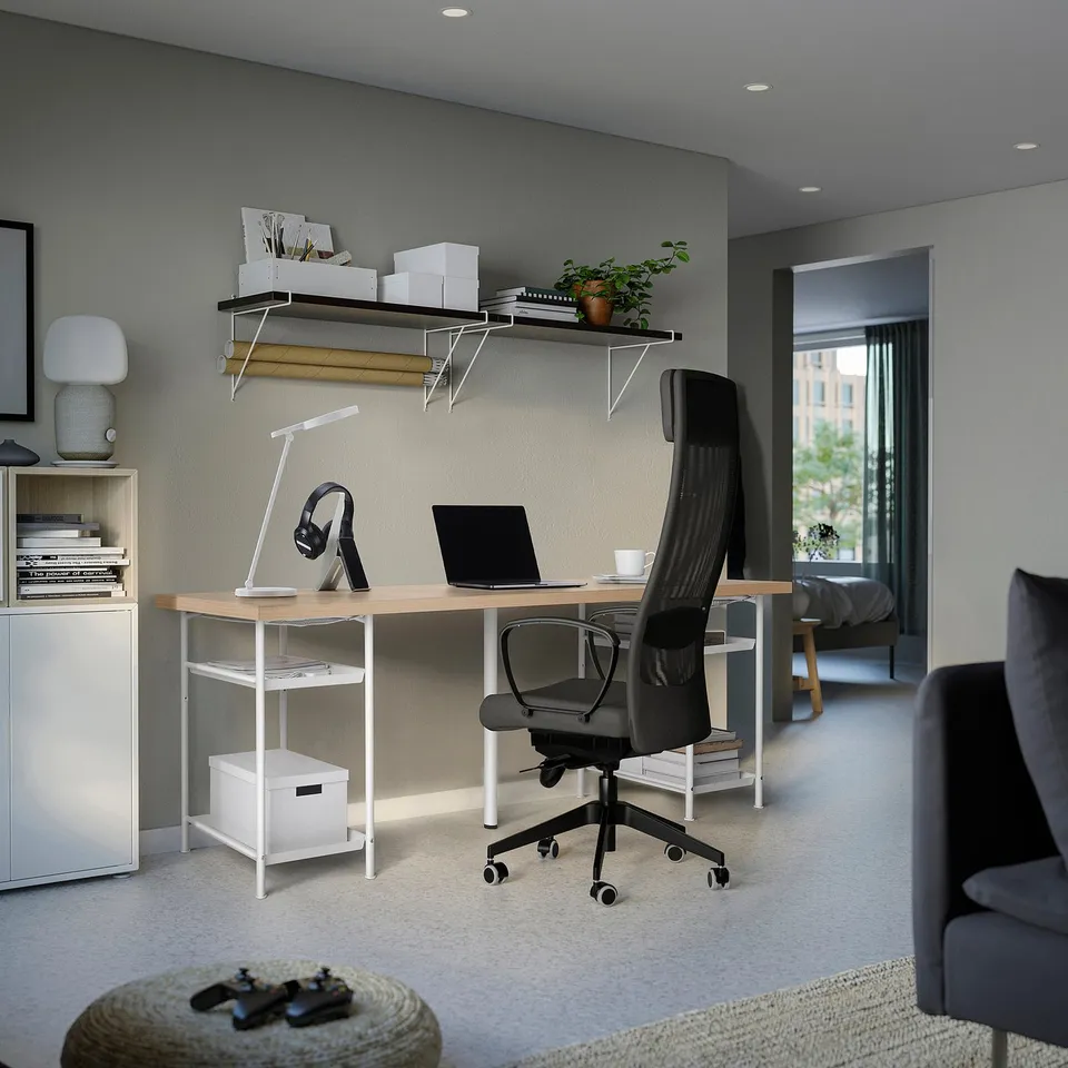 LAGKAPTEN / SPÄND in a room