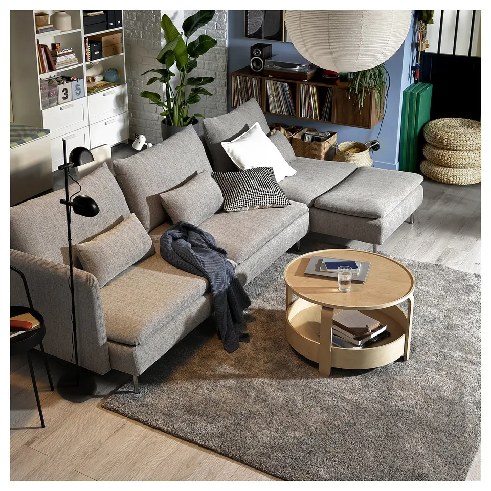 Modern living room with grey SÖDERHAMN sofa-bed, wooden coffee table, and cosy decor.