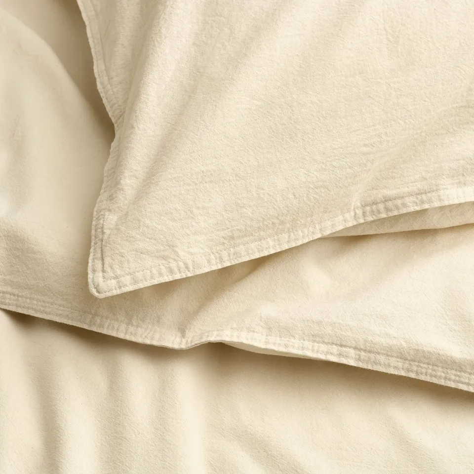 Eco-friendly, soft aeÄNGSLILJA duvet, pre-washed cotton, natural.