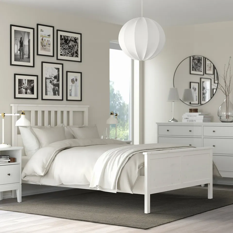 Modern bedroom with white bed, grey rug. €