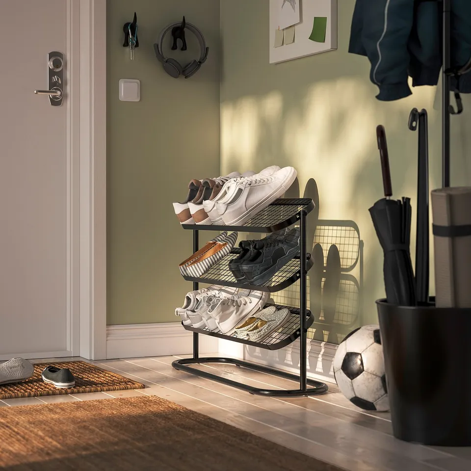Elegant ÄLGANÄS shoe rack in black, fitting narrow spaces. Holds 12 pairs. Modern, metal design with 3 shelves.
