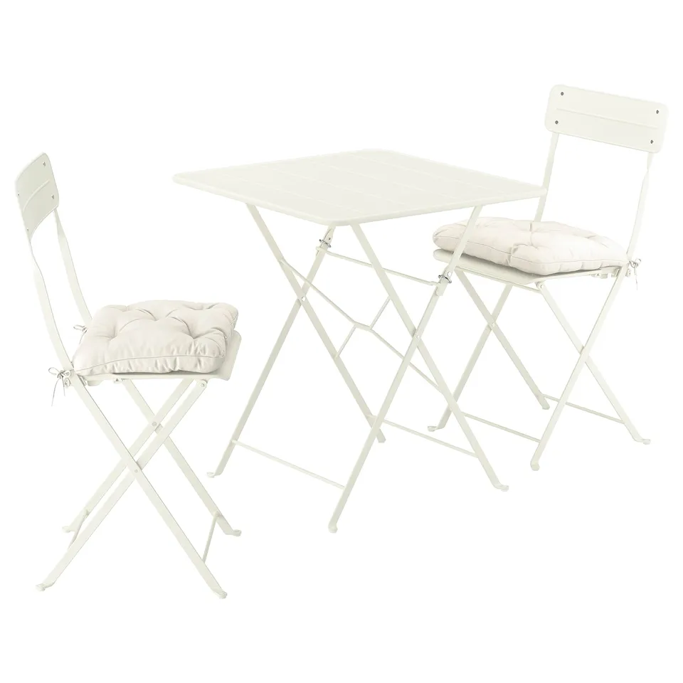 SUNDSÖ outdoor table & 2 folded chairs, perfect for small spaces, with cushions.