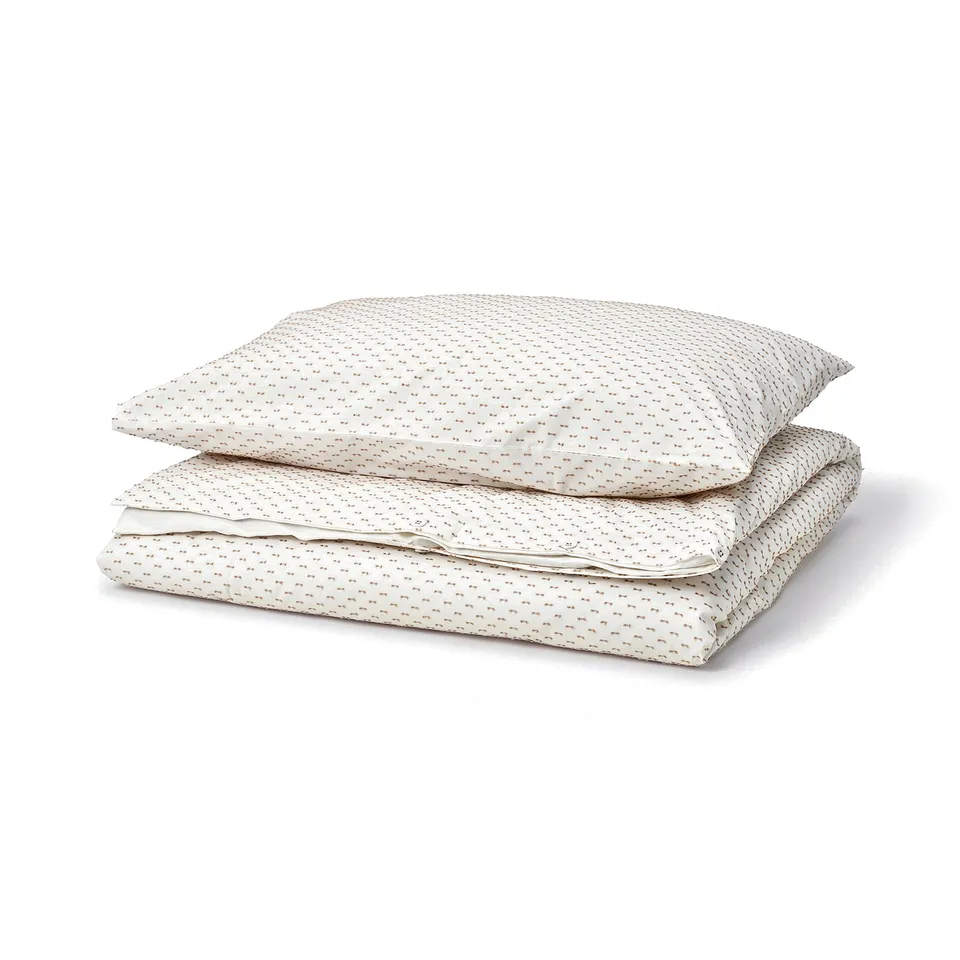 BANDKNIPPE duvet set. White with beige polka dots. Soft cotton, neatly folded.