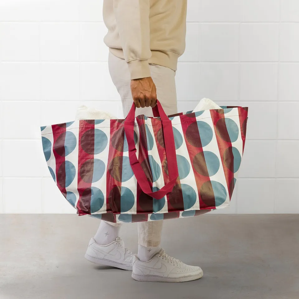 GÖRSNYGG Carrier bag, large, red blue/patterned, 57x37x39 cm/71 l