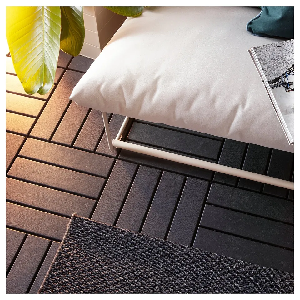 A dark RUNNEN floor decking on a balcony. A white patio umbrella is open on it.