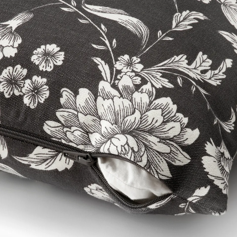 Black and white floral-patterned cushion cover with zip. Flowers and leaves design, fits 50x50 cm cushions.