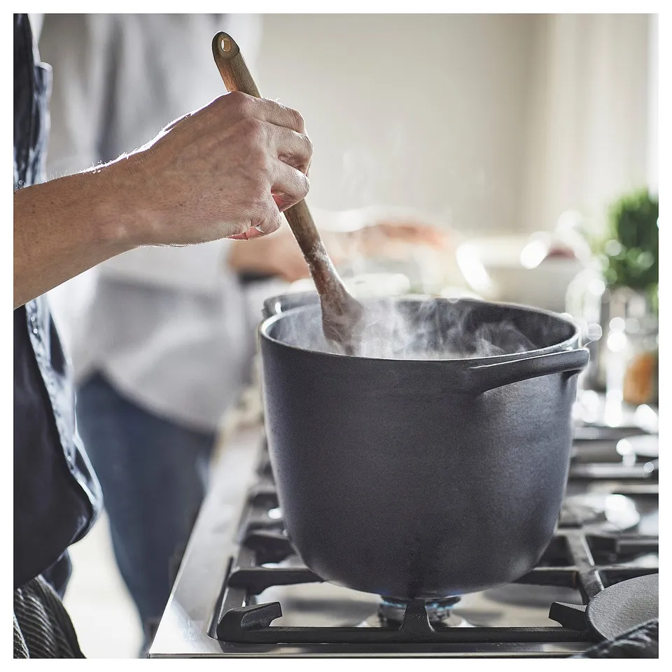 Cooking with VARDAGEN cast iron.