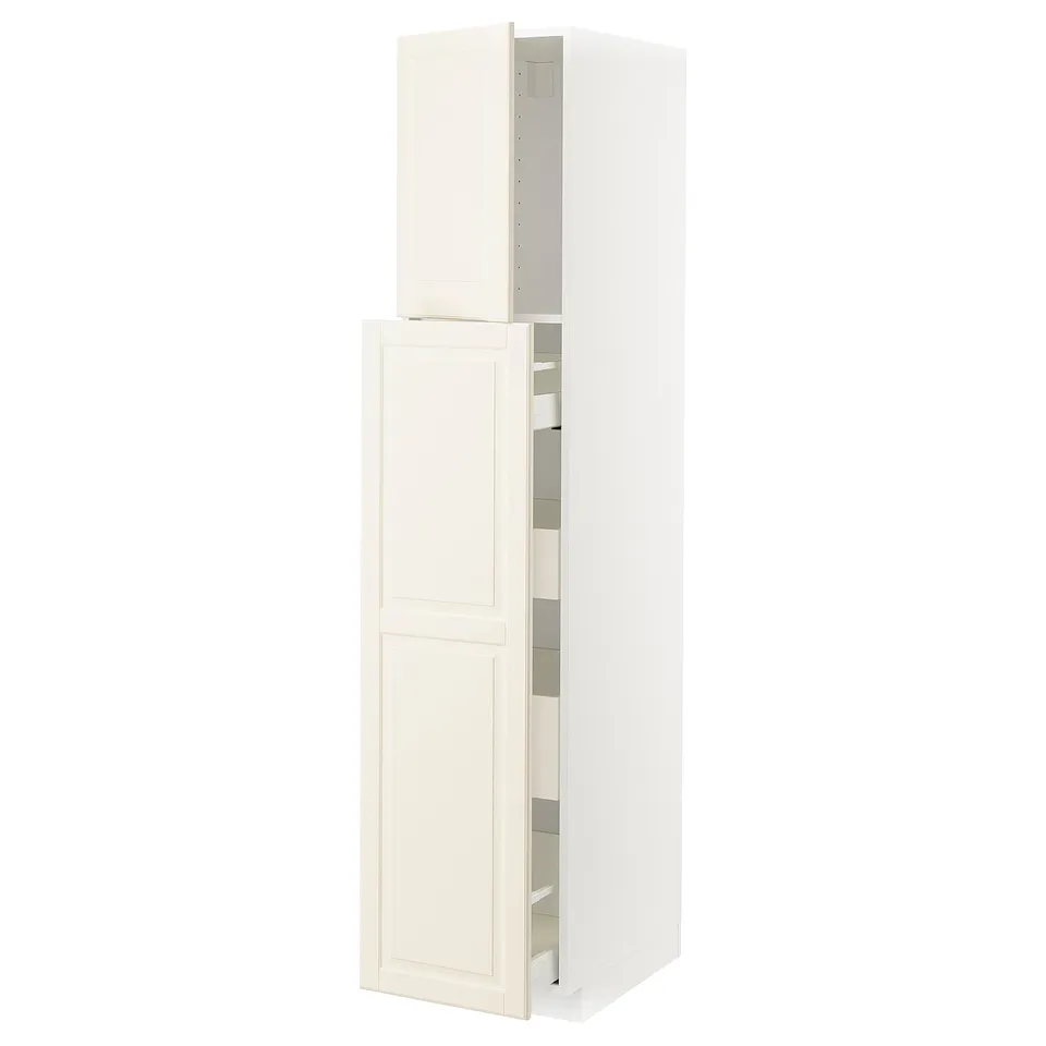 White METOD kitchen cabinet with bevelled edges and shelves.