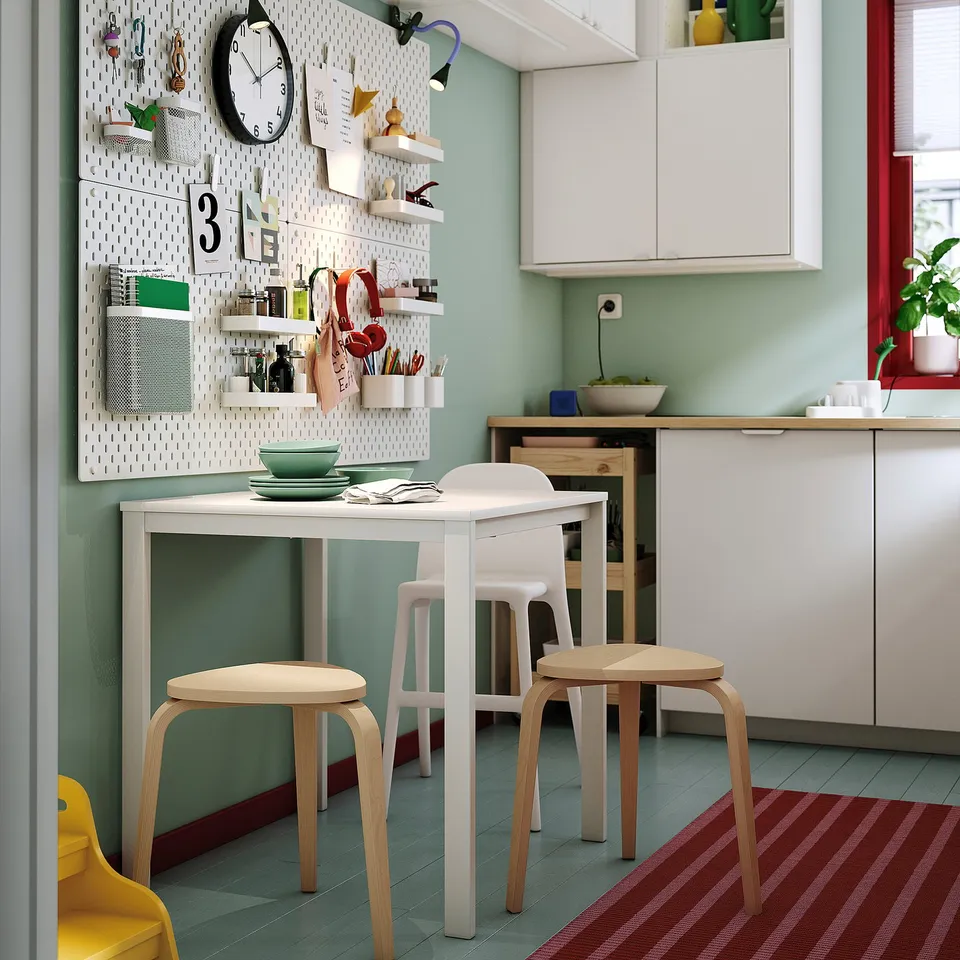 KYRRE stools under white table, green walls, red rug.