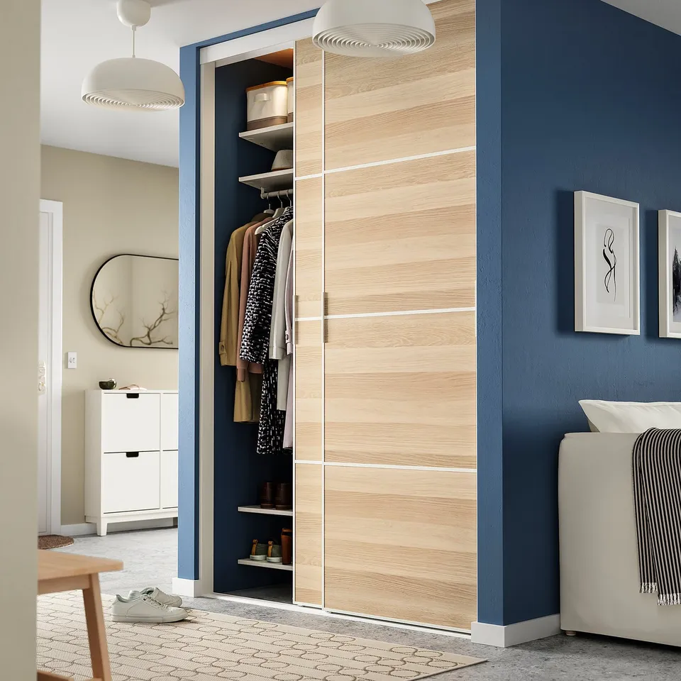 SKYTTA / MEHAMN in a room