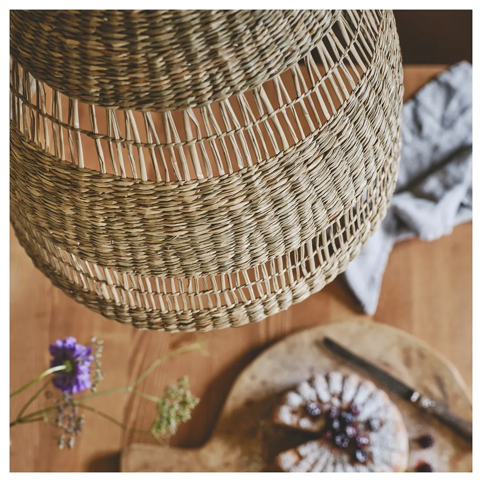 Wicker pendant lamp, beige, hand-woven seagrass, round shape.