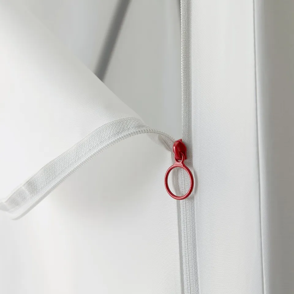 VUKU wardrobe zip close-up. White fabric, red pull, robust and durable.