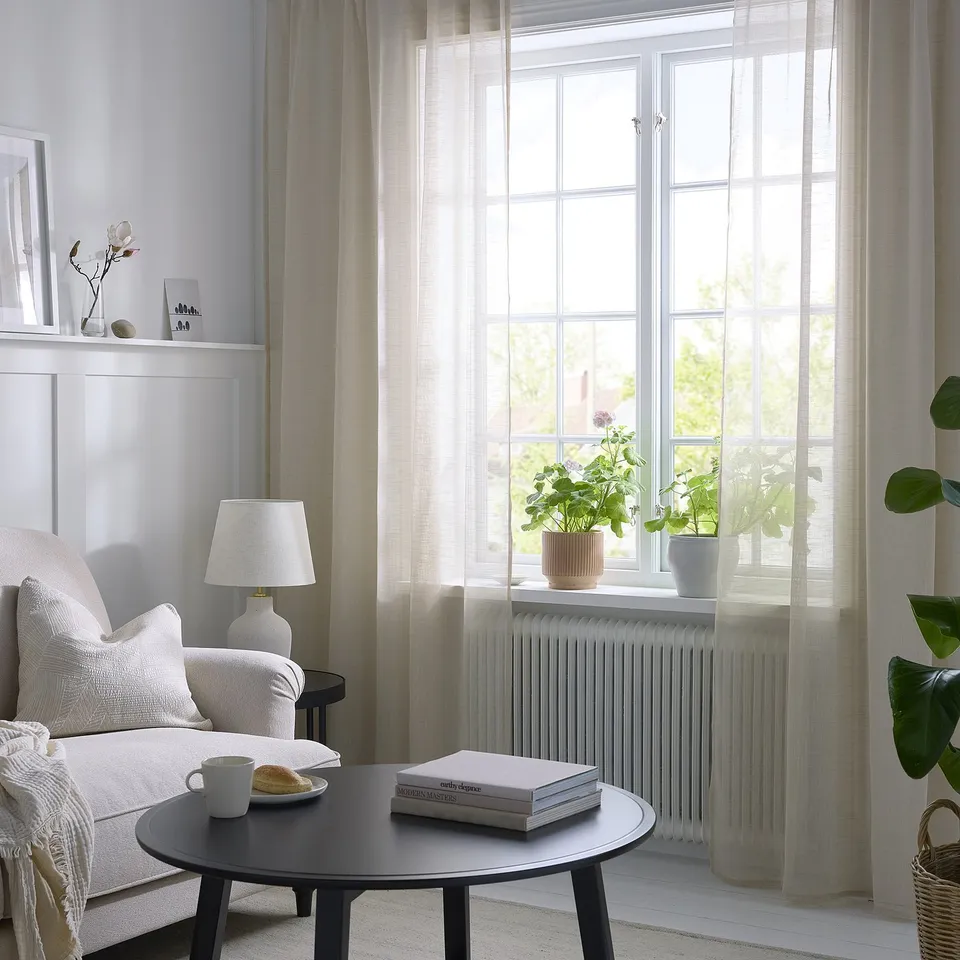 HÄLLEBRÄCKA in a room
