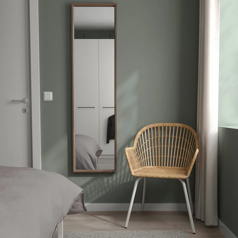 NISSEDAL in a room