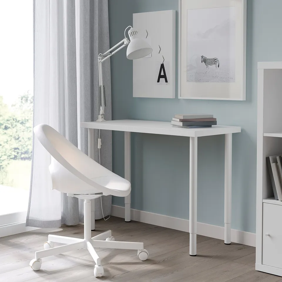 LINNMON / OLOV in a room