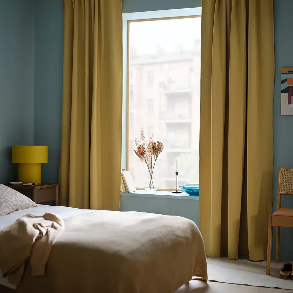 MAJGULL in a room