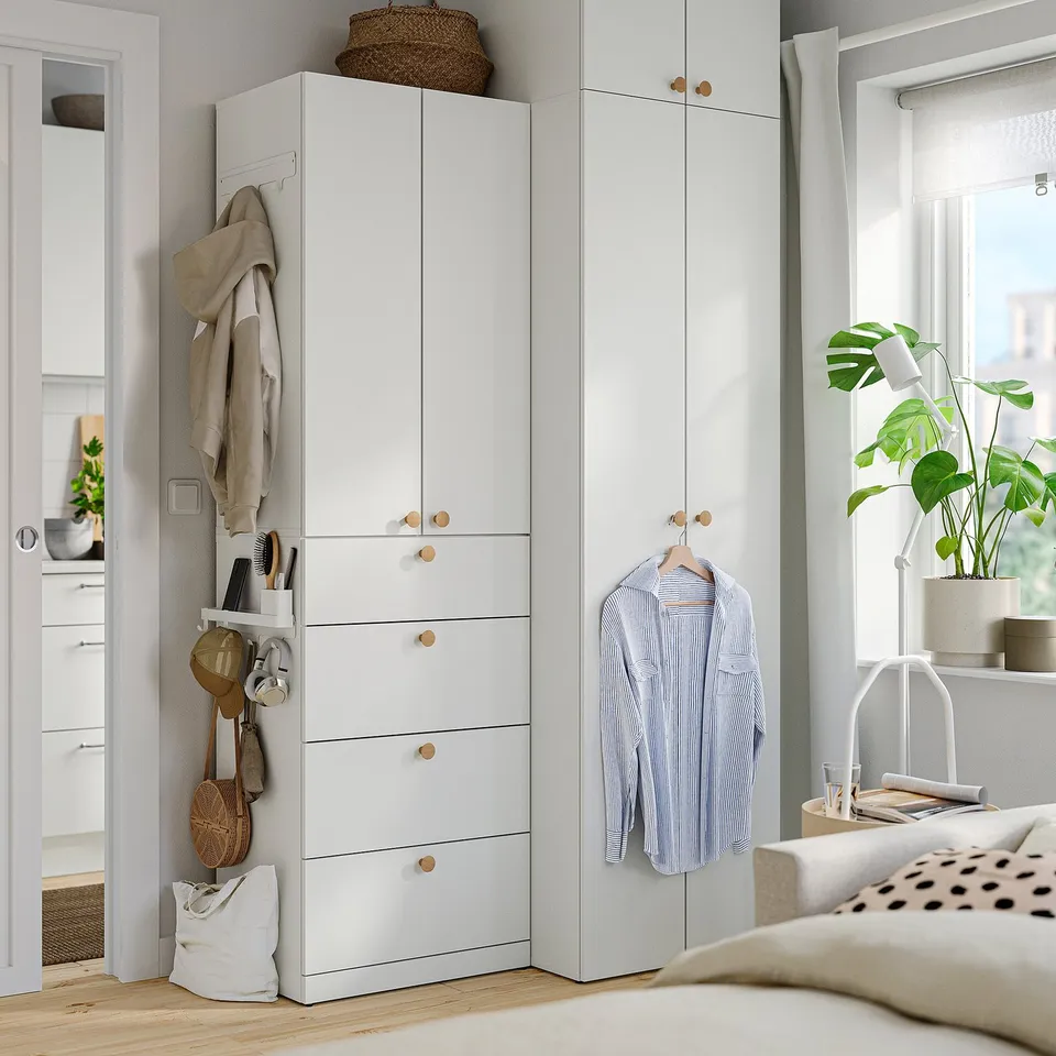 LASTARE in a room