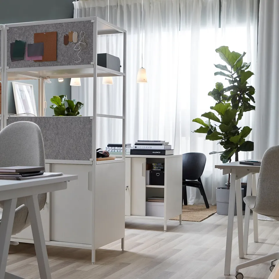 TROTTEN in a room