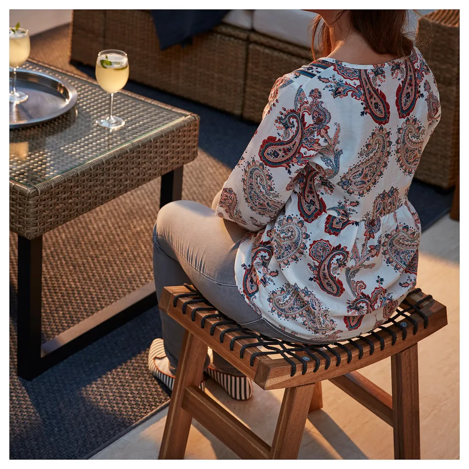 Person on stool with drinks
