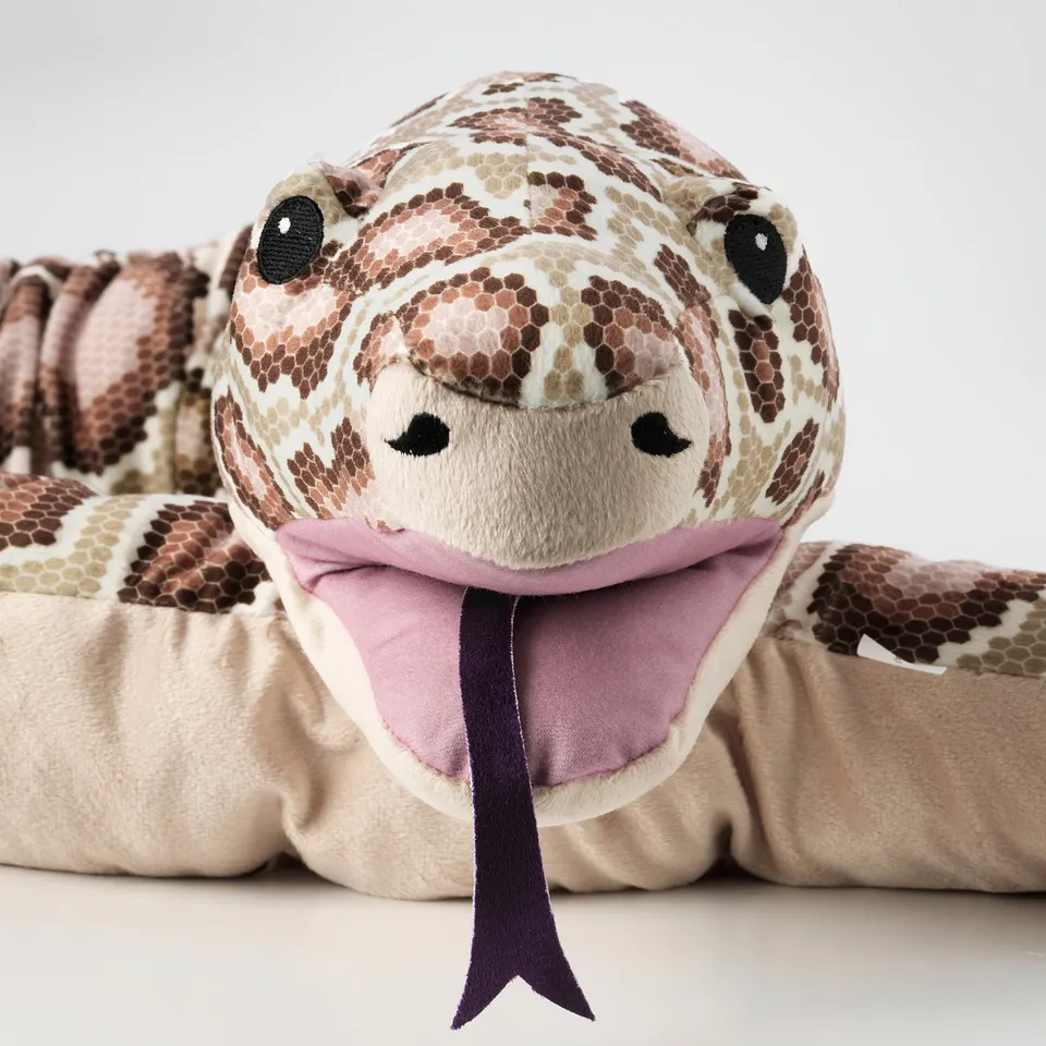 Stuffed python toy, designed for hugs. Soft, safe for kids, mimics real snake with patterned fabric. Includes a pocket for hand.