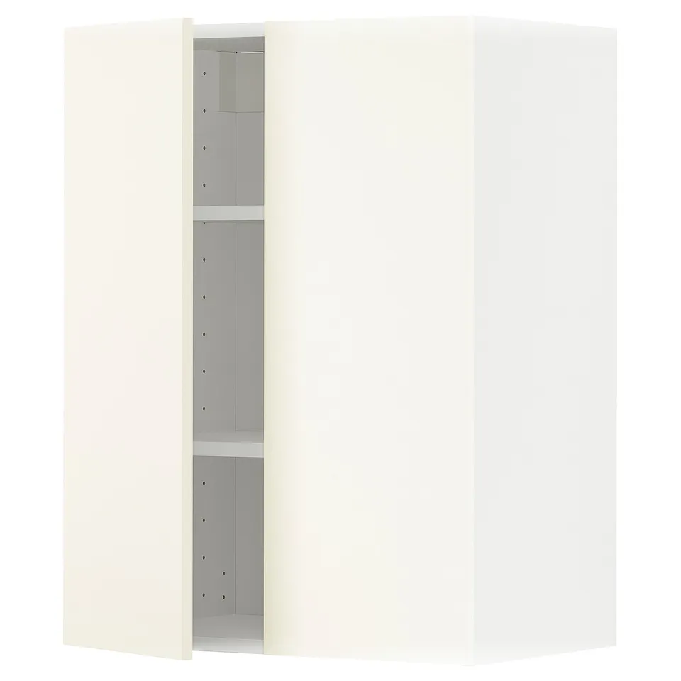 A white METOD kitchen cabinet with adjustable shelves and a door that can be mounted on either side.