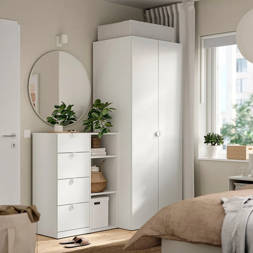 LASTARE in a room
