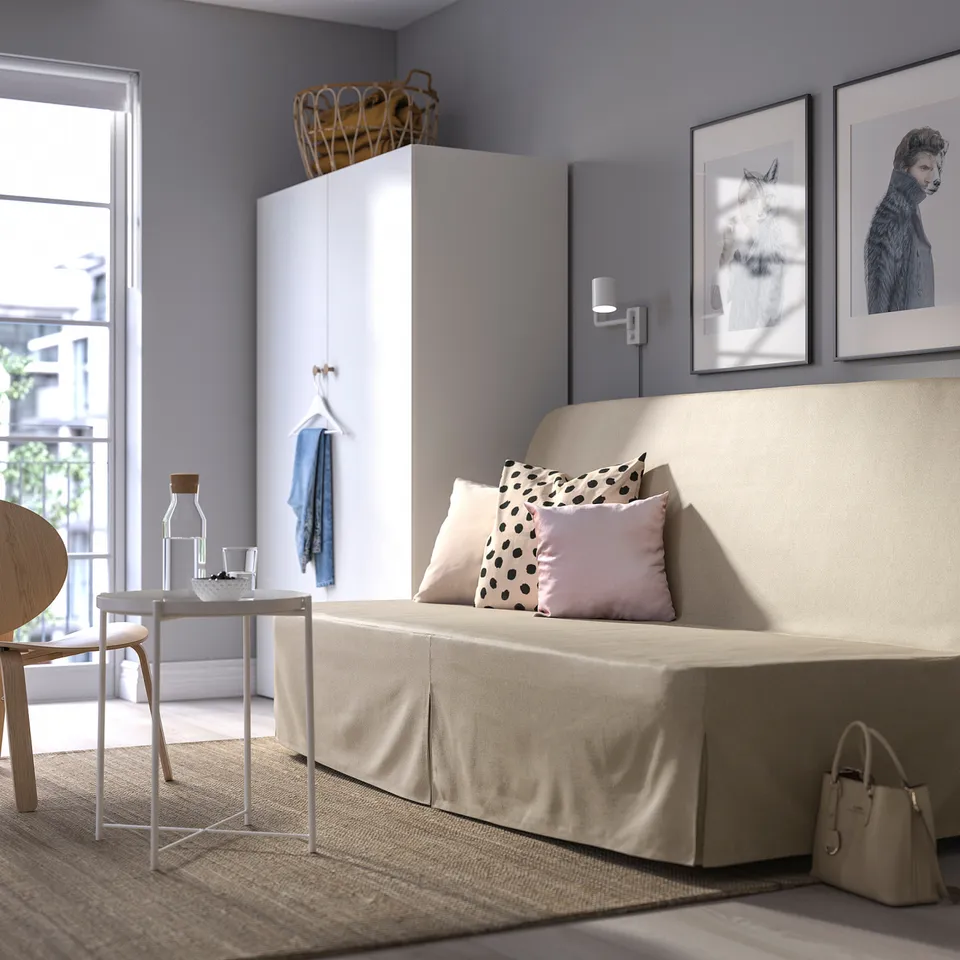 NYHAMN in a room