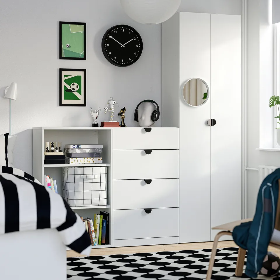 LASTARE in a room