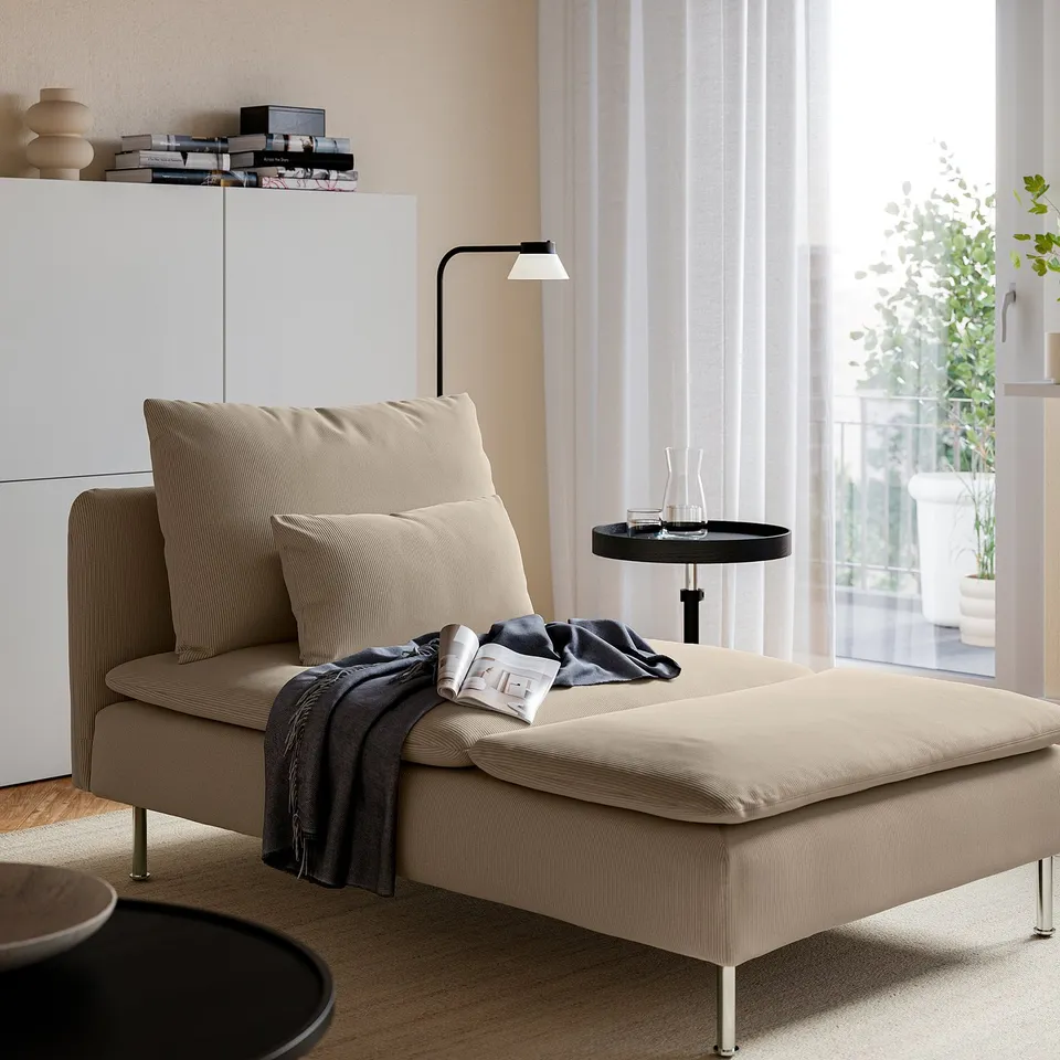 SÖDERHAMN in a room