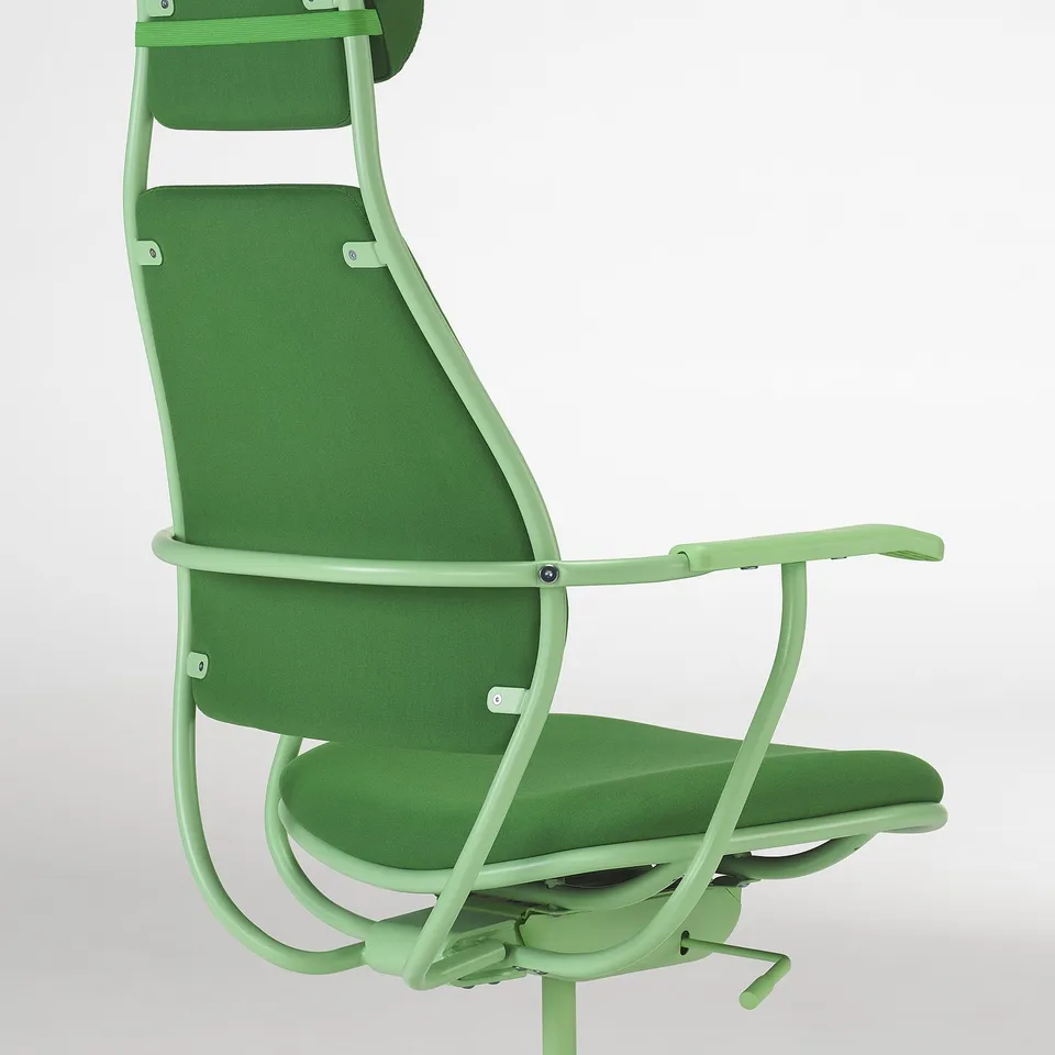 LÖPARBANA gaming chair in green, featuring adjustable headrest, high back, and armrests for comfort and support.