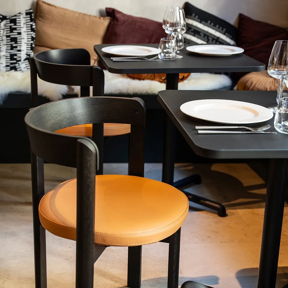 Modern dining setup with moon chairs, small tables, and scandinavian design. Alternative shorter version: scandinavian dining setup with moon chairs.