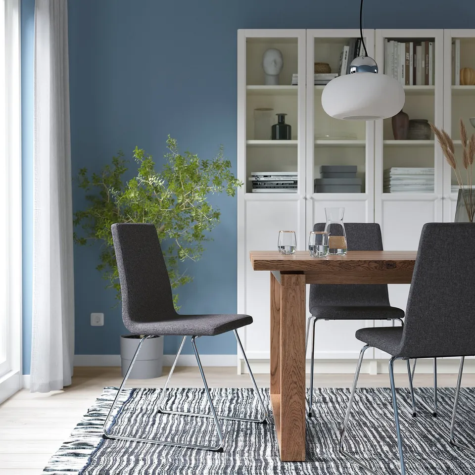 LILLÅNÄS in a room
