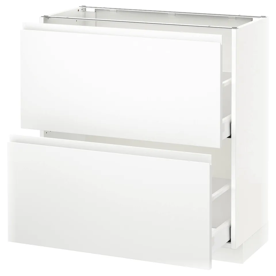 White METOD kitchen cabinet with matte finish and integrated handles.