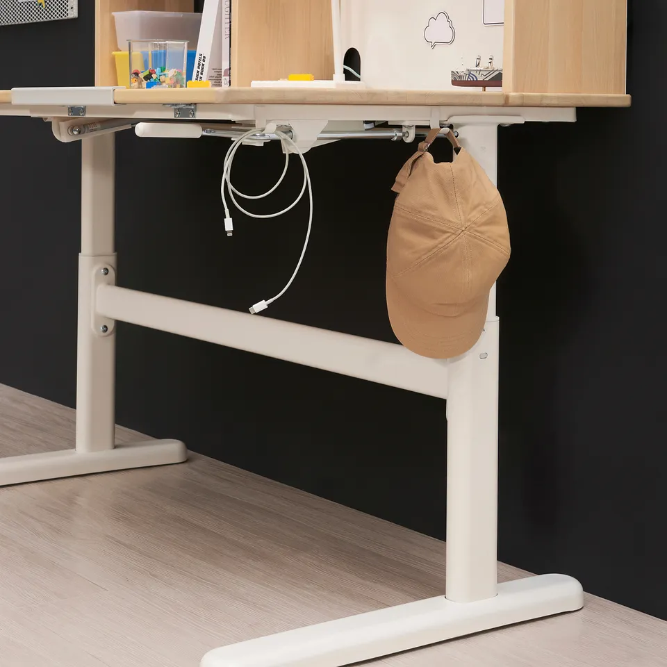 part: BERGLÄRKA desk