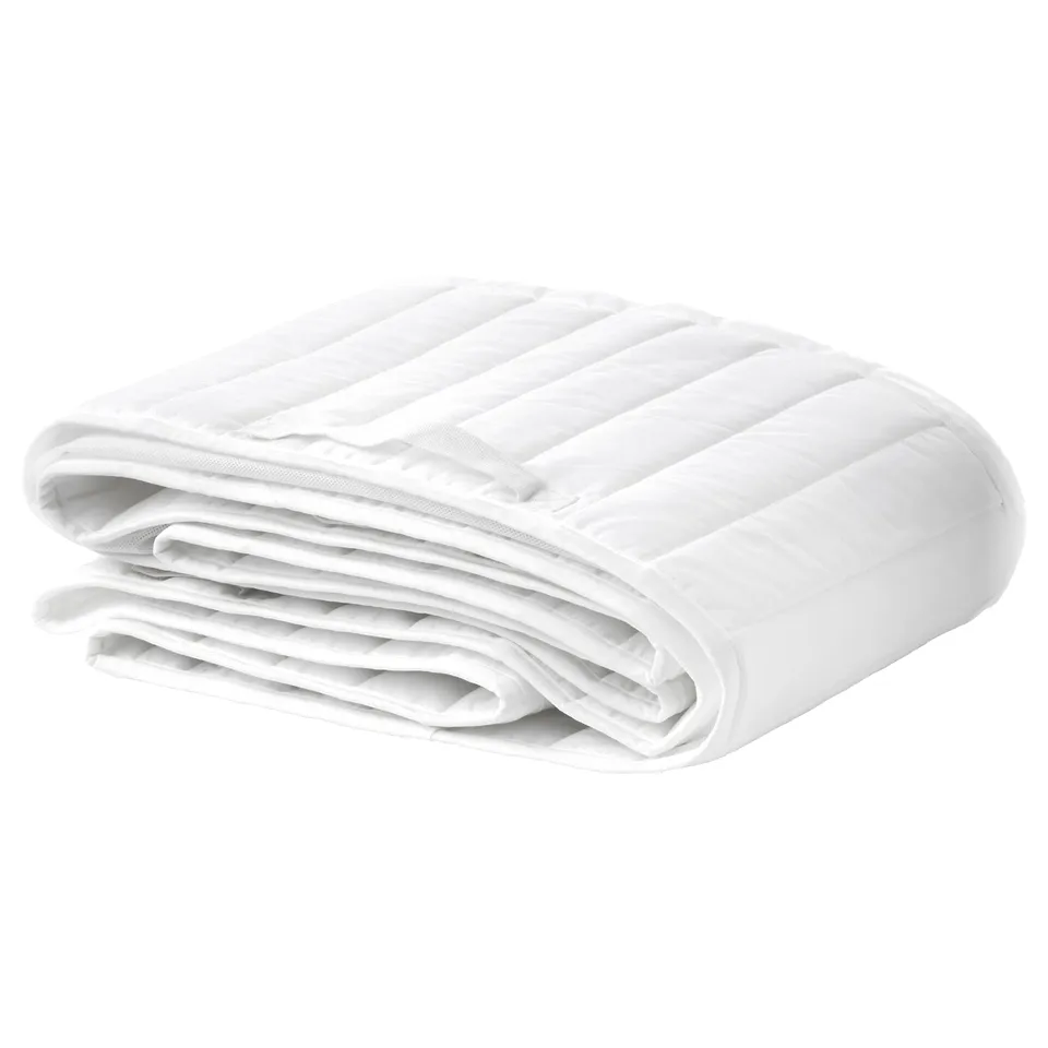 Soft cotton-polyester bumper protects baby from spindles
