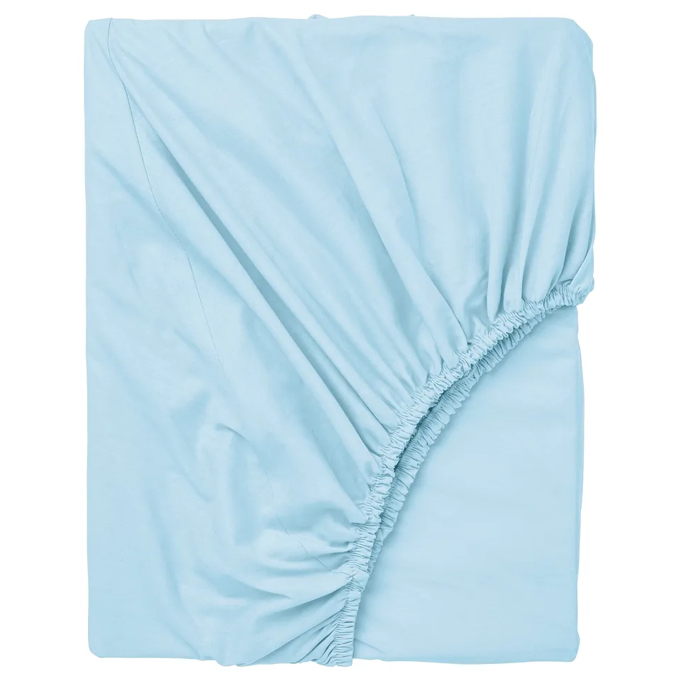 Light blue DVALA fitted sheet, made of 100% cotton, rectangular with elastic edges.